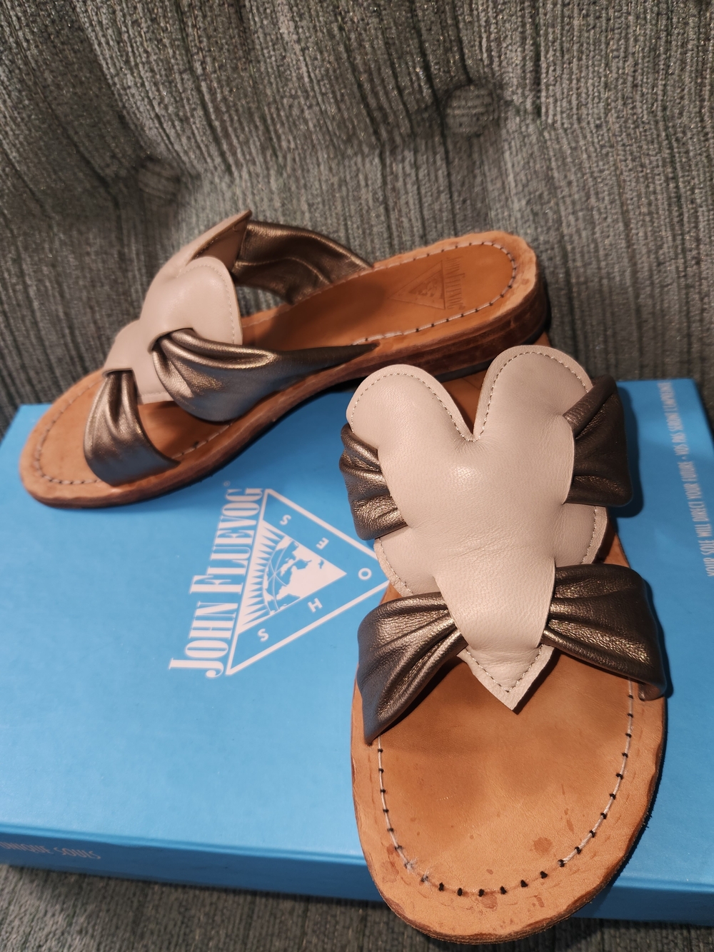 🍉John Fluevog Rivers Heart Tambo Slide Sandals With Box - Picture 7 of 7